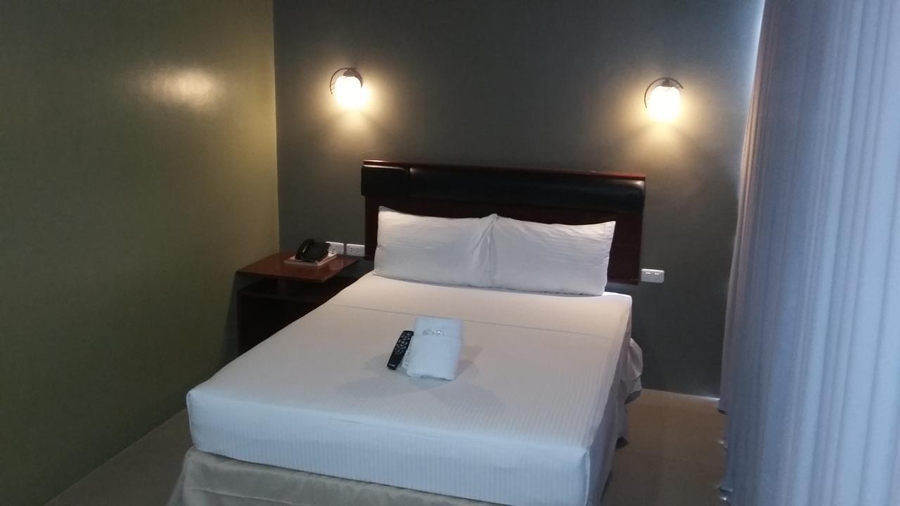 Win Hotel&Casino Talisay  Buitenkant foto
