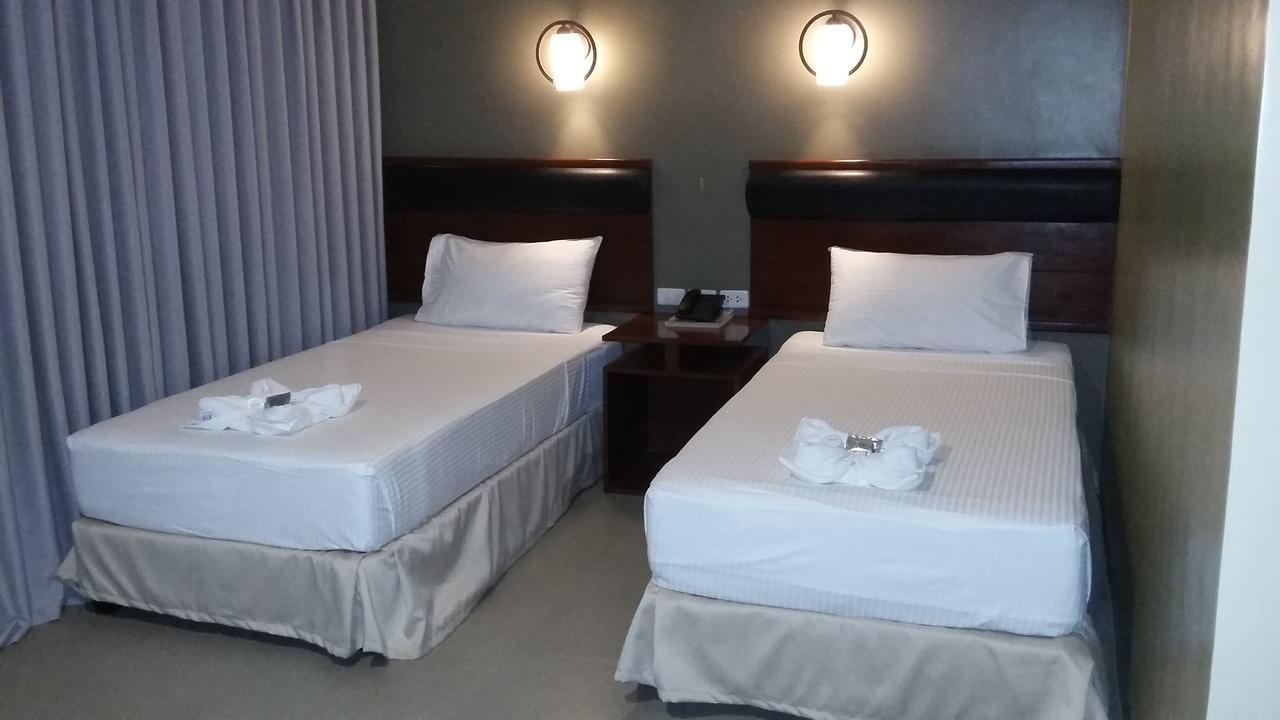 Win Hotel&Casino Talisay  Buitenkant foto